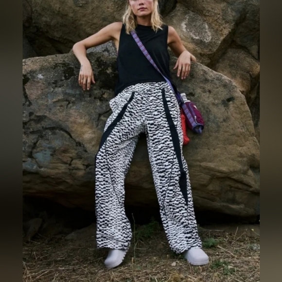 NEW Free People Aces Printed Pants Size Large $128 - Picture 4 of 8